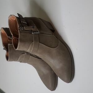 INDIGORD Taupe Multi Buckle Bootie